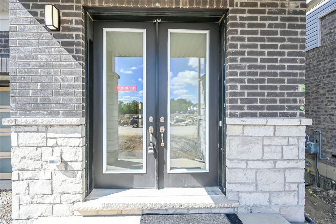 Photo 4 of 377 Provident Way, Hamilton, Rural Glanbrook — HOMEH
