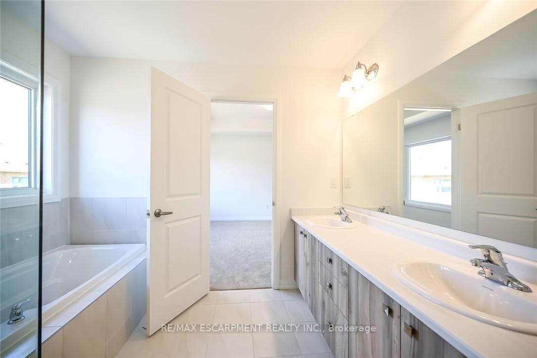 Photo 32 of 377 Provident Way, Hamilton, Rural Glanbrook — HOMEH
