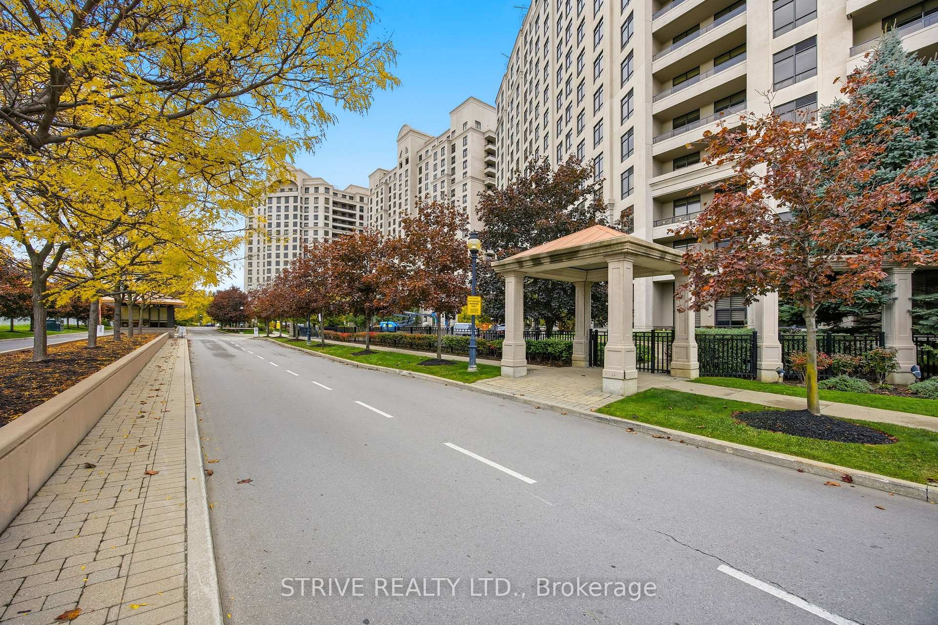 Photo 3 of Unit 417, 9225 Jane Street, Vaughan, Maple — HOMEH
