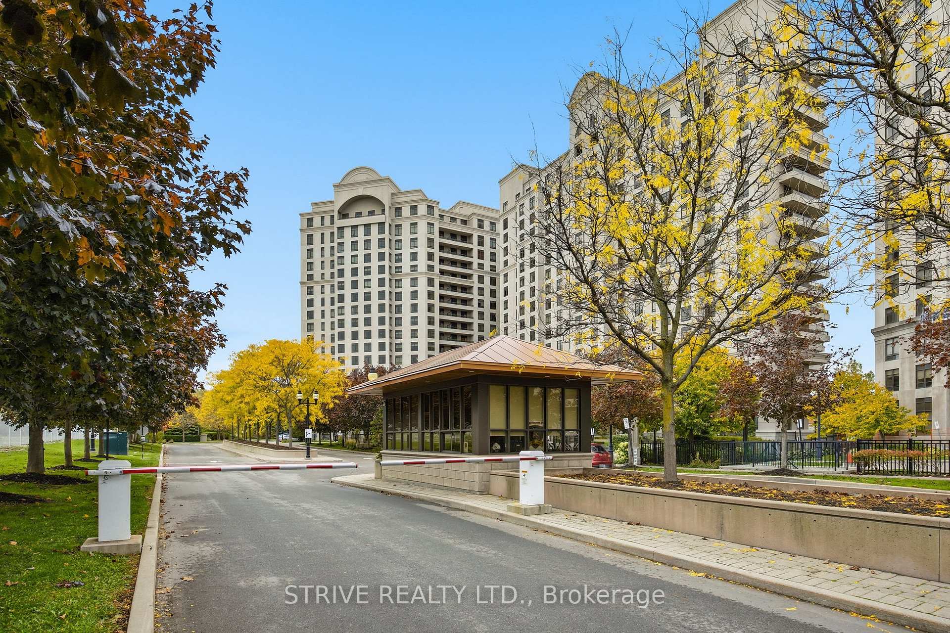 Photo 4 of Unit 417, 9225 Jane Street, Vaughan, Maple — HOMEH