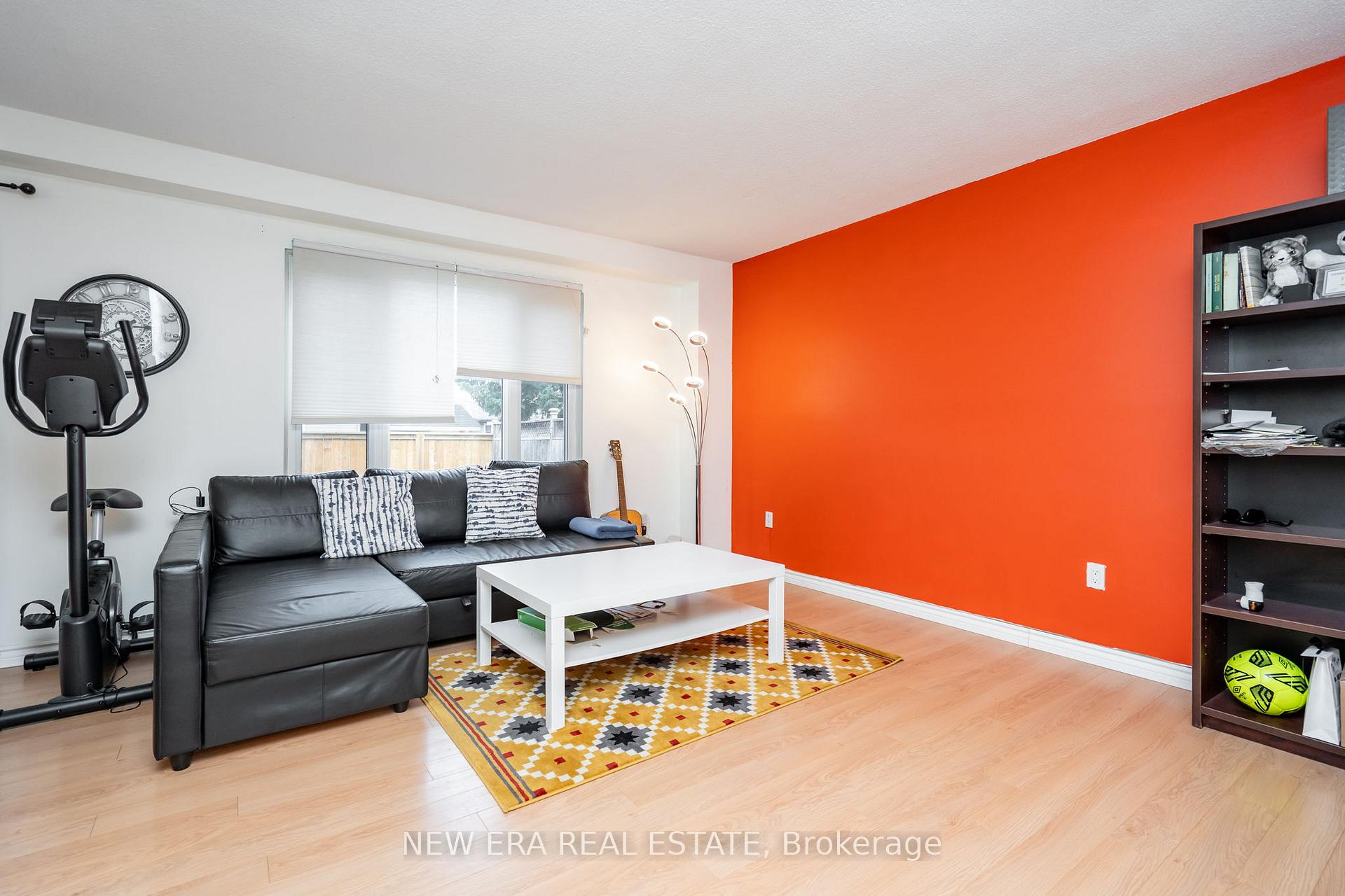 Photo 25 of 34 Lampman Lane, Barrie, Letitia Heights — HOMEH