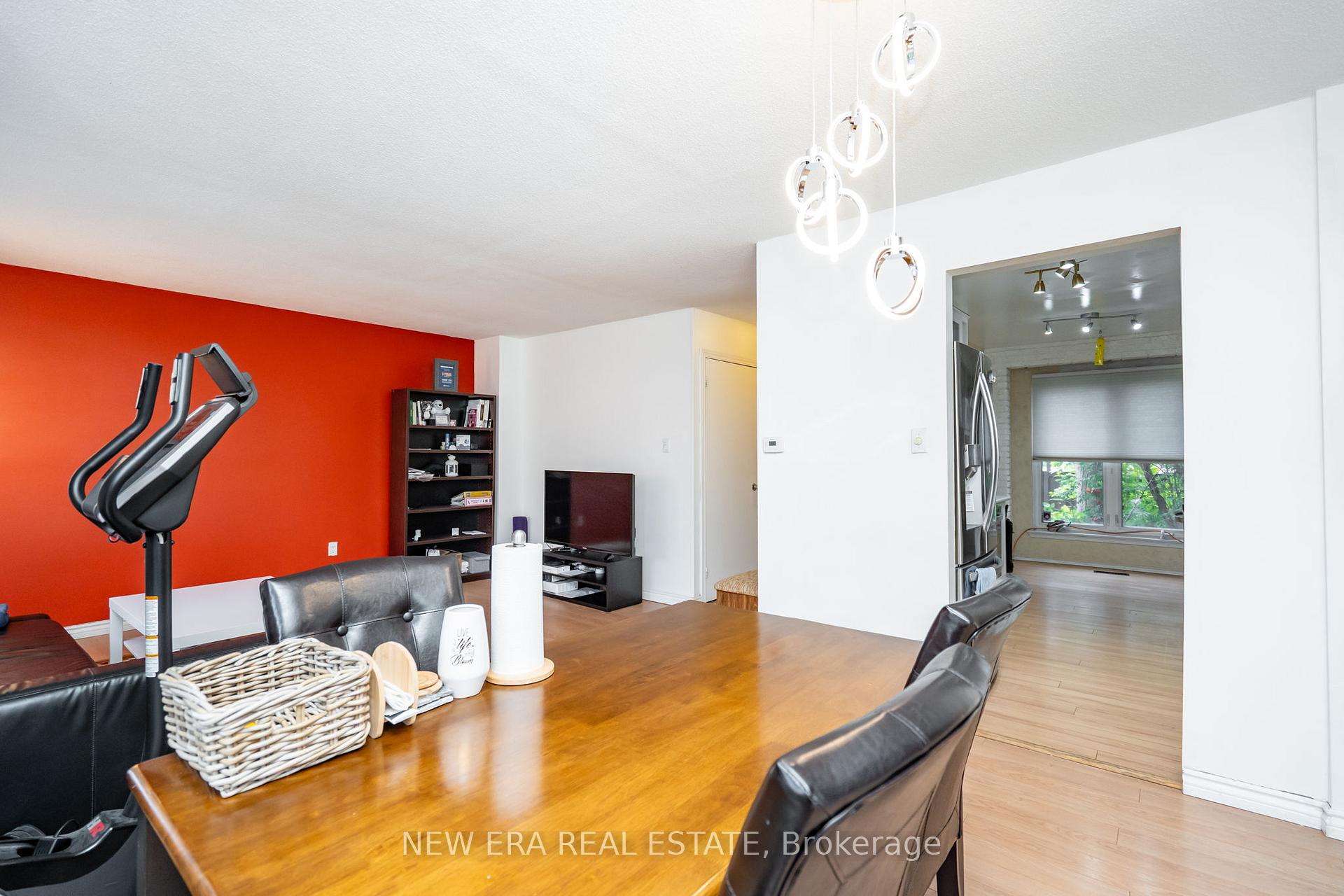 Photo 41 of 34 Lampman Lane, Barrie, Letitia Heights — HOMEH