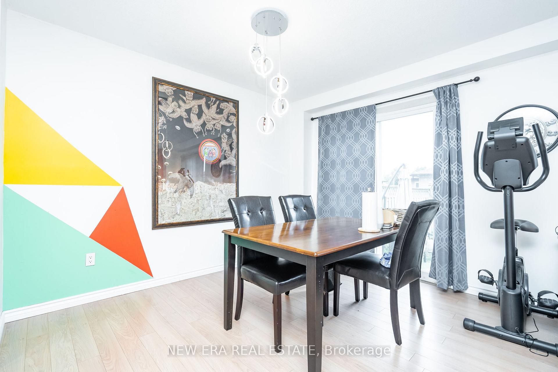Photo 30 of 34 Lampman Lane, Barrie, Letitia Heights — HOMEH