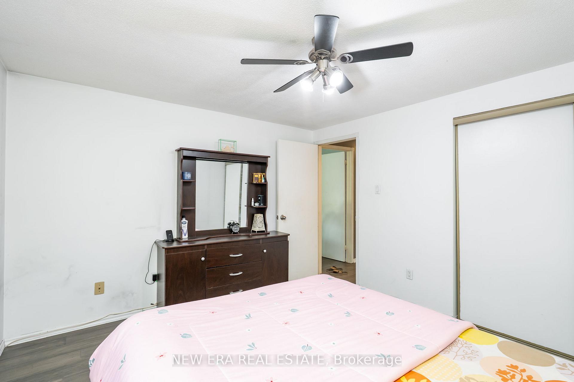 Photo 26 of 34 Lampman Lane, Barrie, Letitia Heights — HOMEH