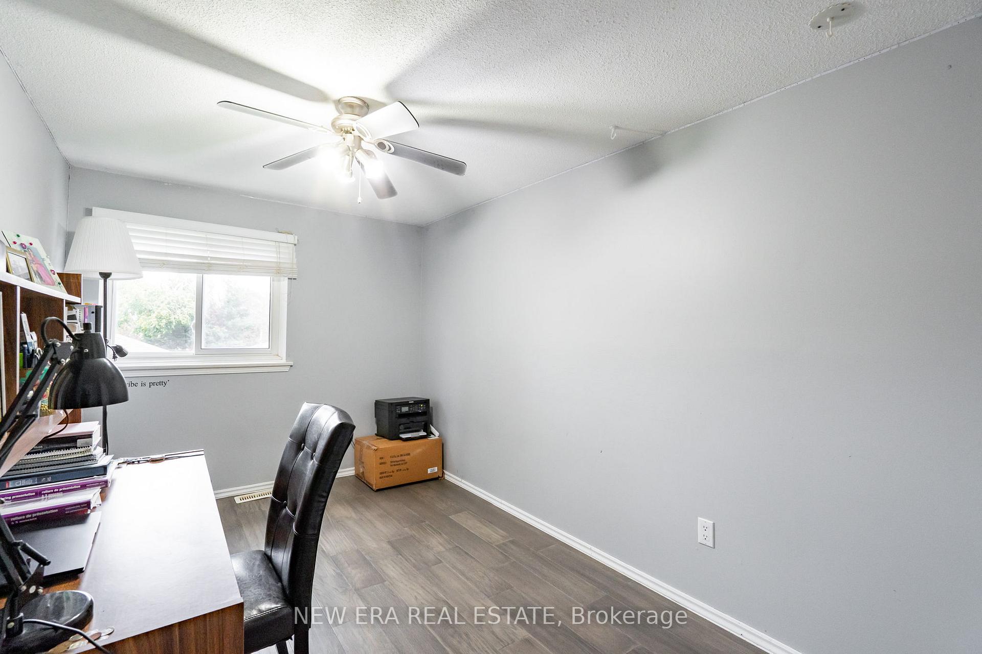 Photo 17 of 34 Lampman Lane, Barrie, Letitia Heights — HOMEH