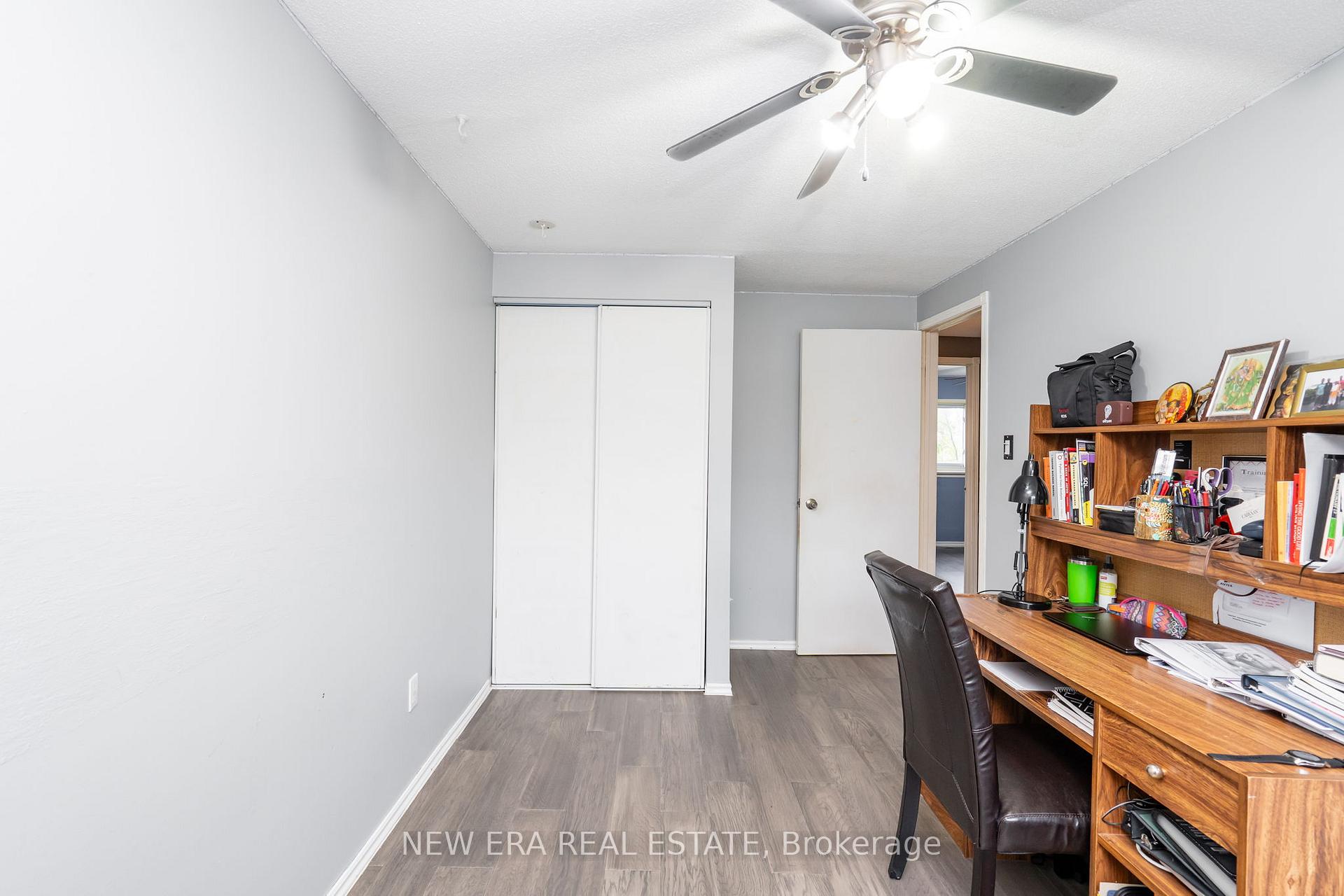 Photo 38 of 34 Lampman Lane, Barrie, Letitia Heights — HOMEH