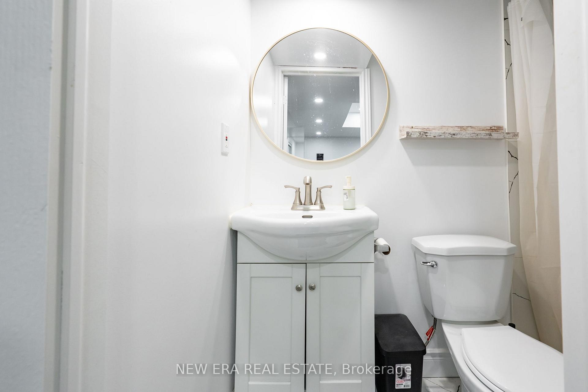 Photo 21 of 34 Lampman Lane, Barrie, Letitia Heights — HOMEH