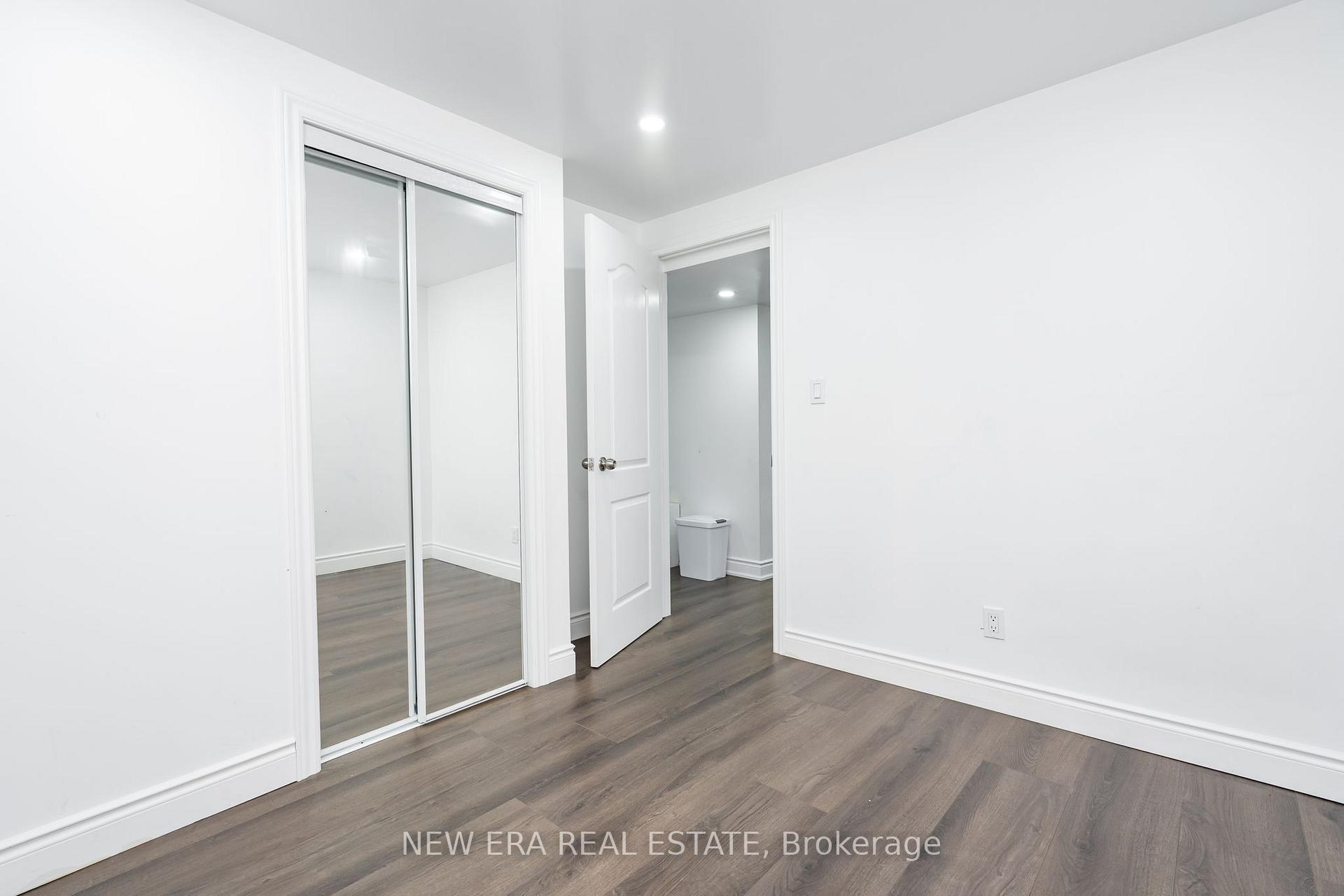 Photo 32 of 34 Lampman Lane, Barrie, Letitia Heights — HOMEH