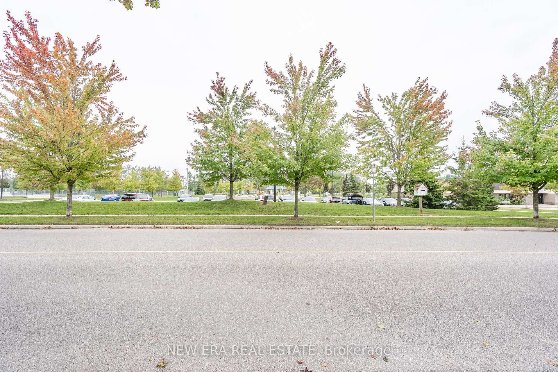Photo 36 of 34 Lampman Lane, Barrie, Letitia Heights — HOMEH