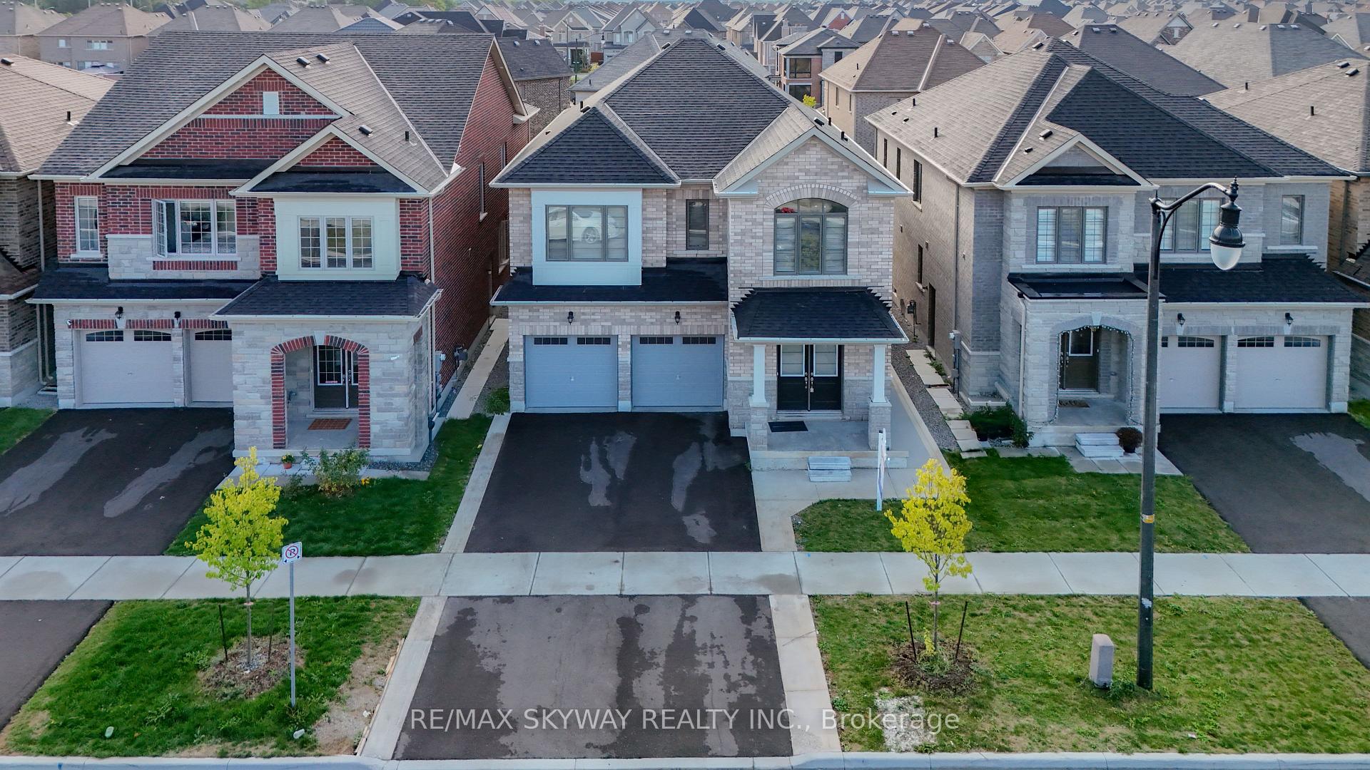 Photo 22 of 379 Valleyway Drive, Brampton, Credit Valley — HOMEH