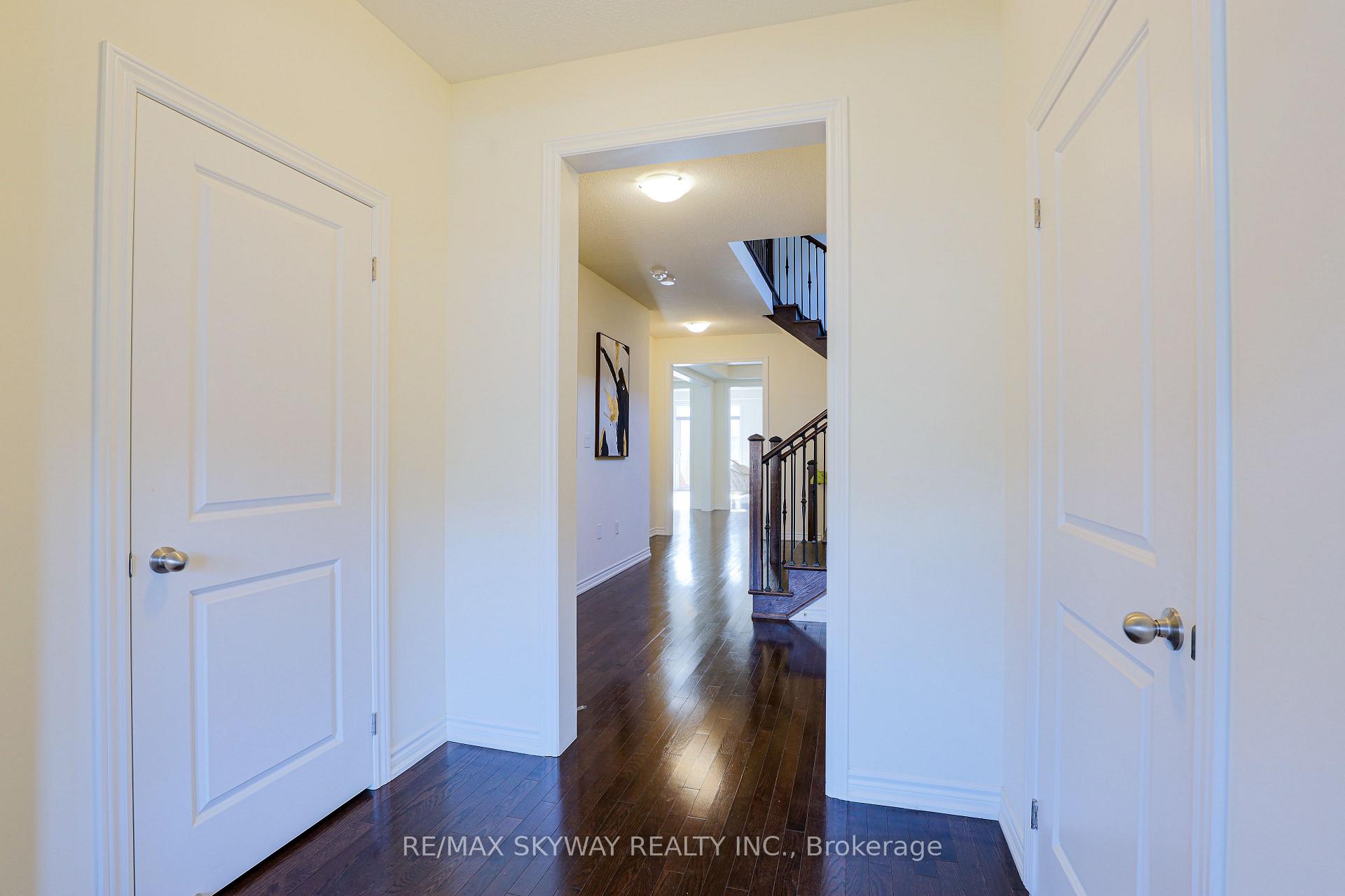 Photo 9 of 379 Valleyway Drive, Brampton, Credit Valley — HOMEH