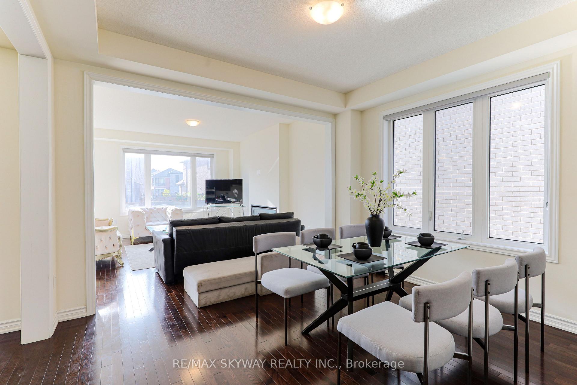 Photo 2 of 379 Valleyway Drive, Brampton, Credit Valley — HOMEH