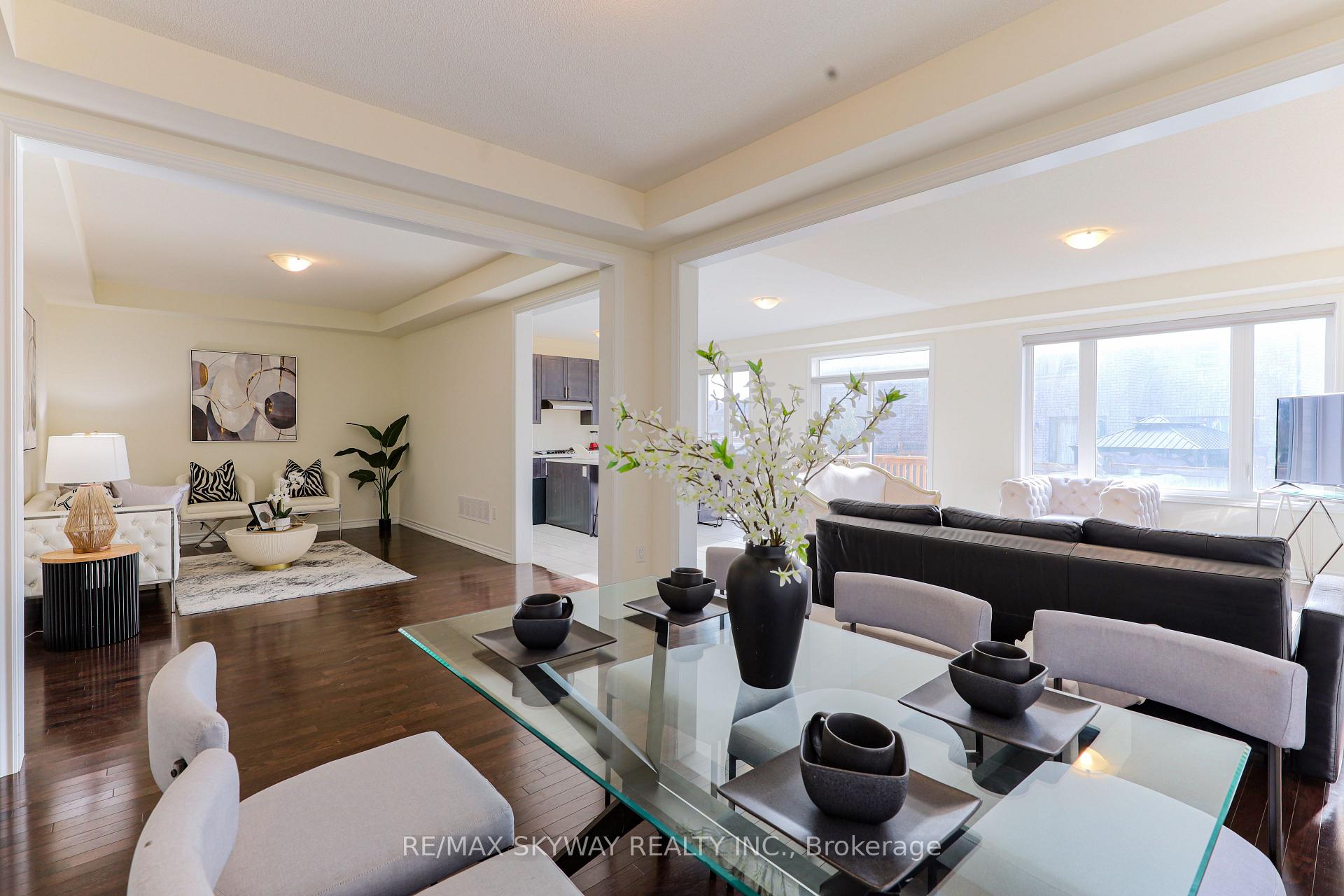 Photo 10 of 379 Valleyway Drive, Brampton, Credit Valley — HOMEH
