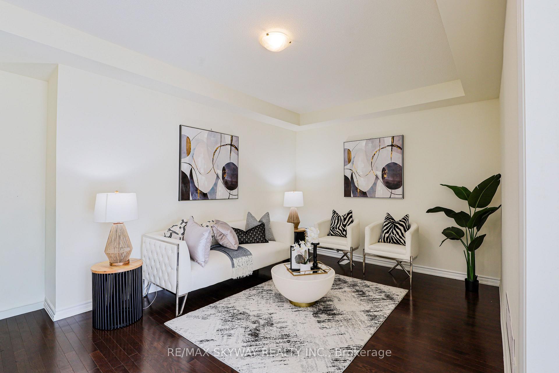 Photo 4 of 379 Valleyway Drive, Brampton, Credit Valley — HOMEH