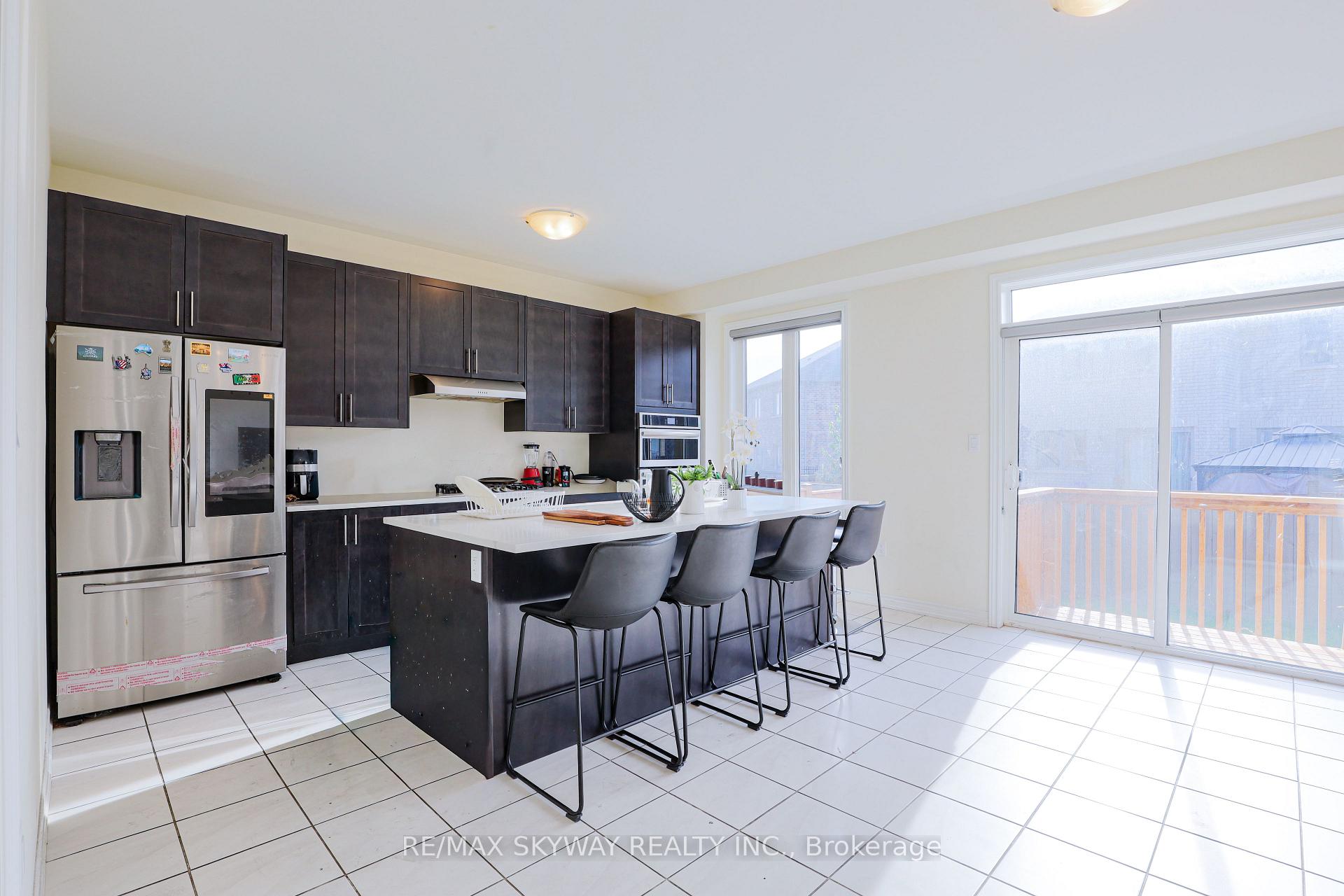 Photo 37 of 379 Valleyway Drive, Brampton, Credit Valley — HOMEH