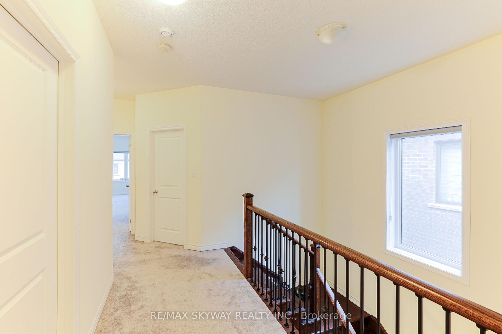 Photo 5 of 379 Valleyway Drive, Brampton, Credit Valley — HOMEH