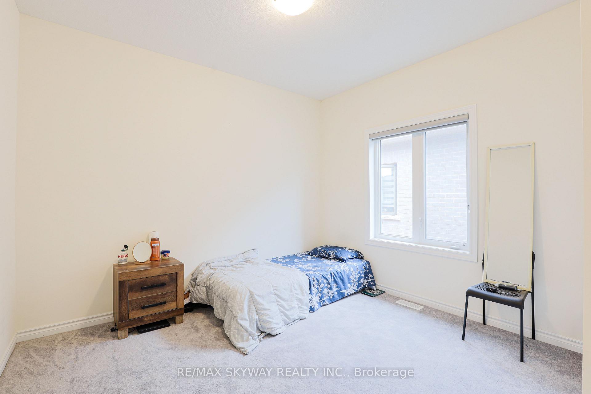 Photo 6 of 379 Valleyway Drive, Brampton, Credit Valley — HOMEH