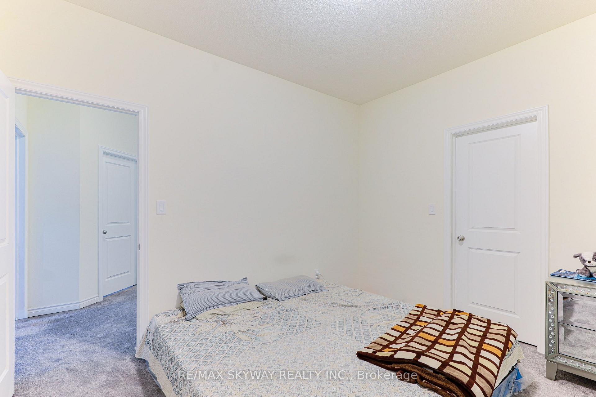 Photo 7 of 379 Valleyway Drive, Brampton, Credit Valley — HOMEH