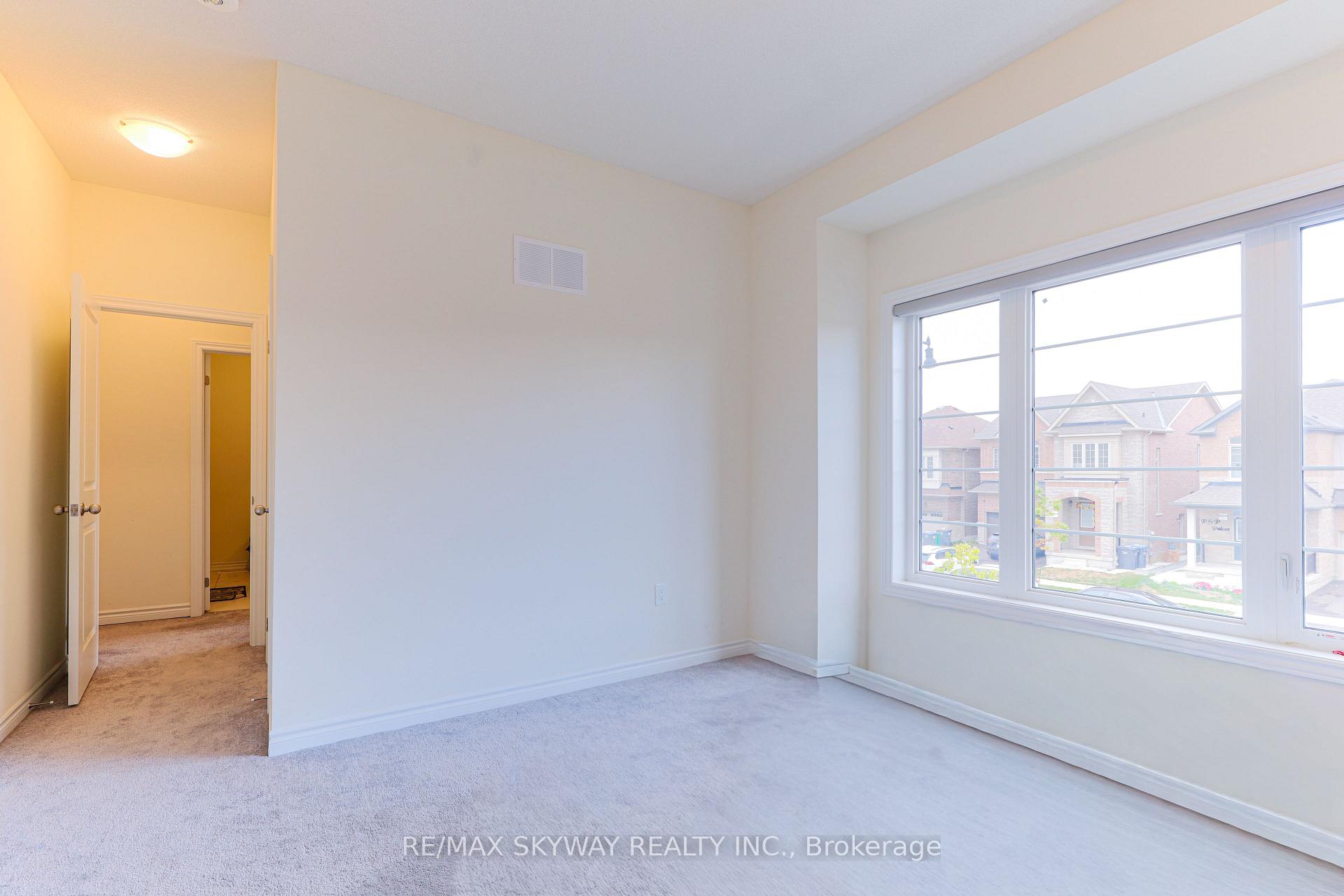Photo 19 of 379 Valleyway Drive, Brampton, Credit Valley — HOMEH