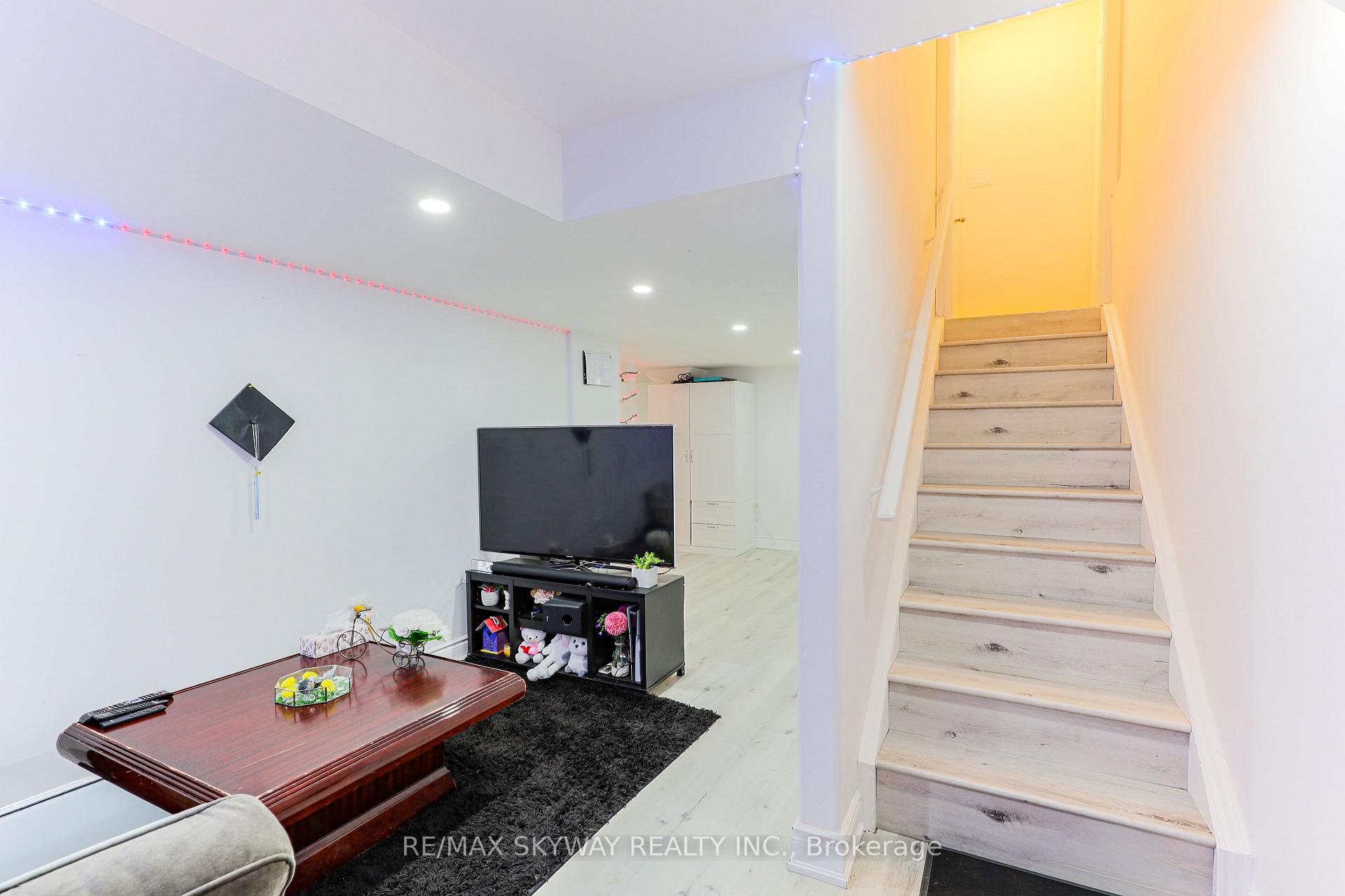 Photo 38 of 379 Valleyway Drive, Brampton, Credit Valley — HOMEH