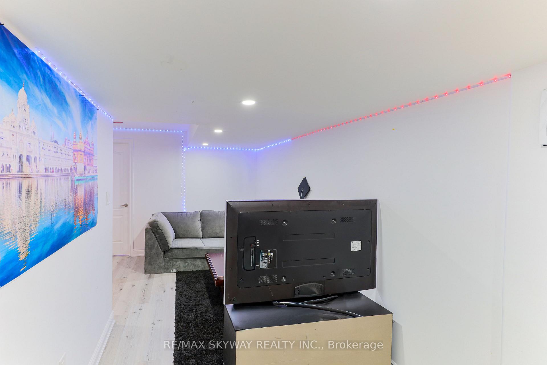 Photo 16 of 379 Valleyway Drive, Brampton, Credit Valley — HOMEH
