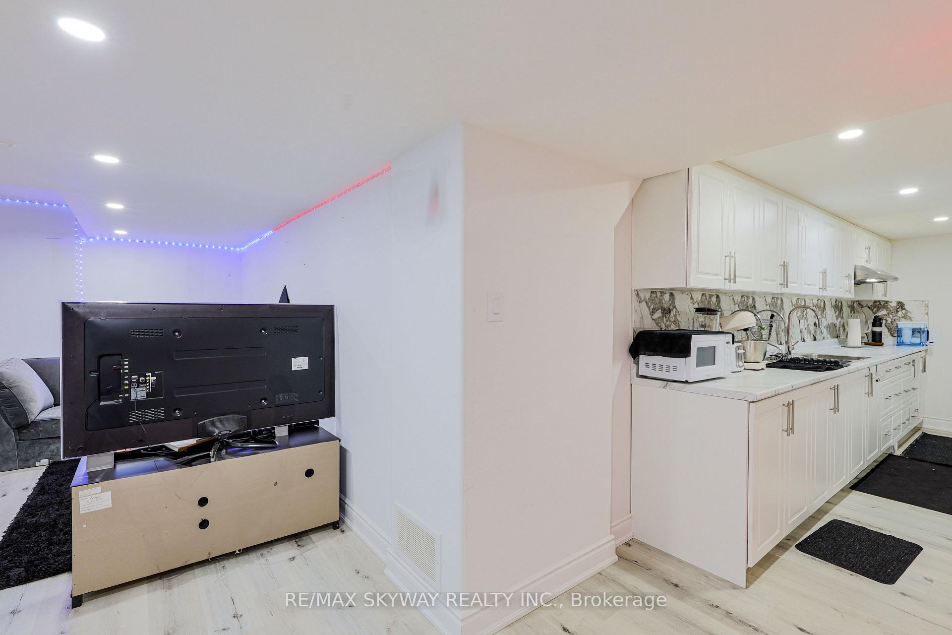 Photo 32 of 379 Valleyway Drive, Brampton, Credit Valley — HOMEH
