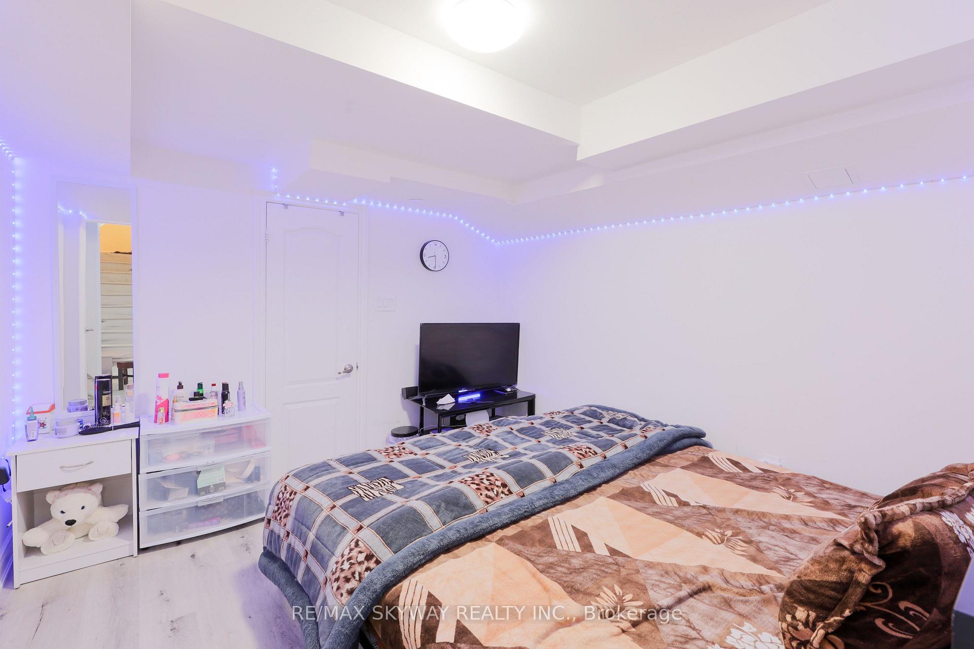 Photo 35 of 379 Valleyway Drive, Brampton, Credit Valley — HOMEH
