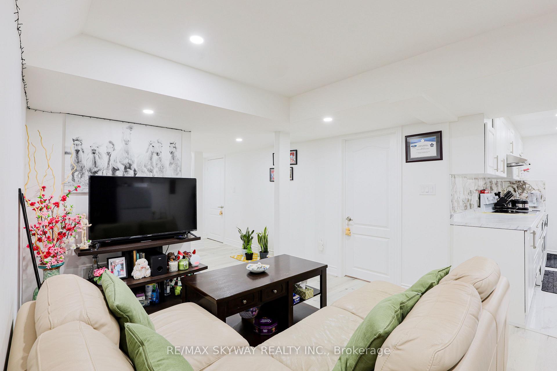 Photo 34 of 379 Valleyway Drive, Brampton, Credit Valley — HOMEH