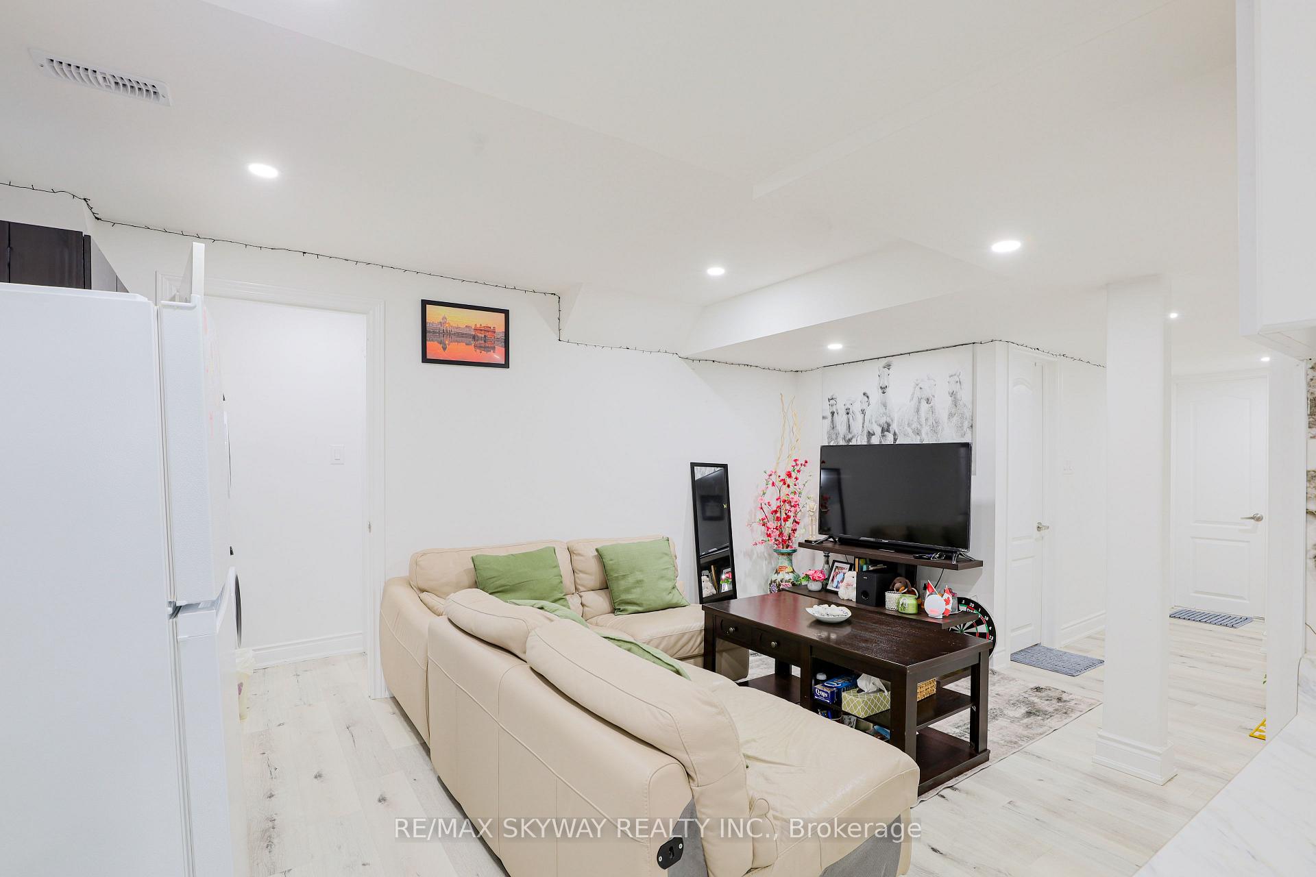 Photo 23 of 379 Valleyway Drive, Brampton, Credit Valley — HOMEH