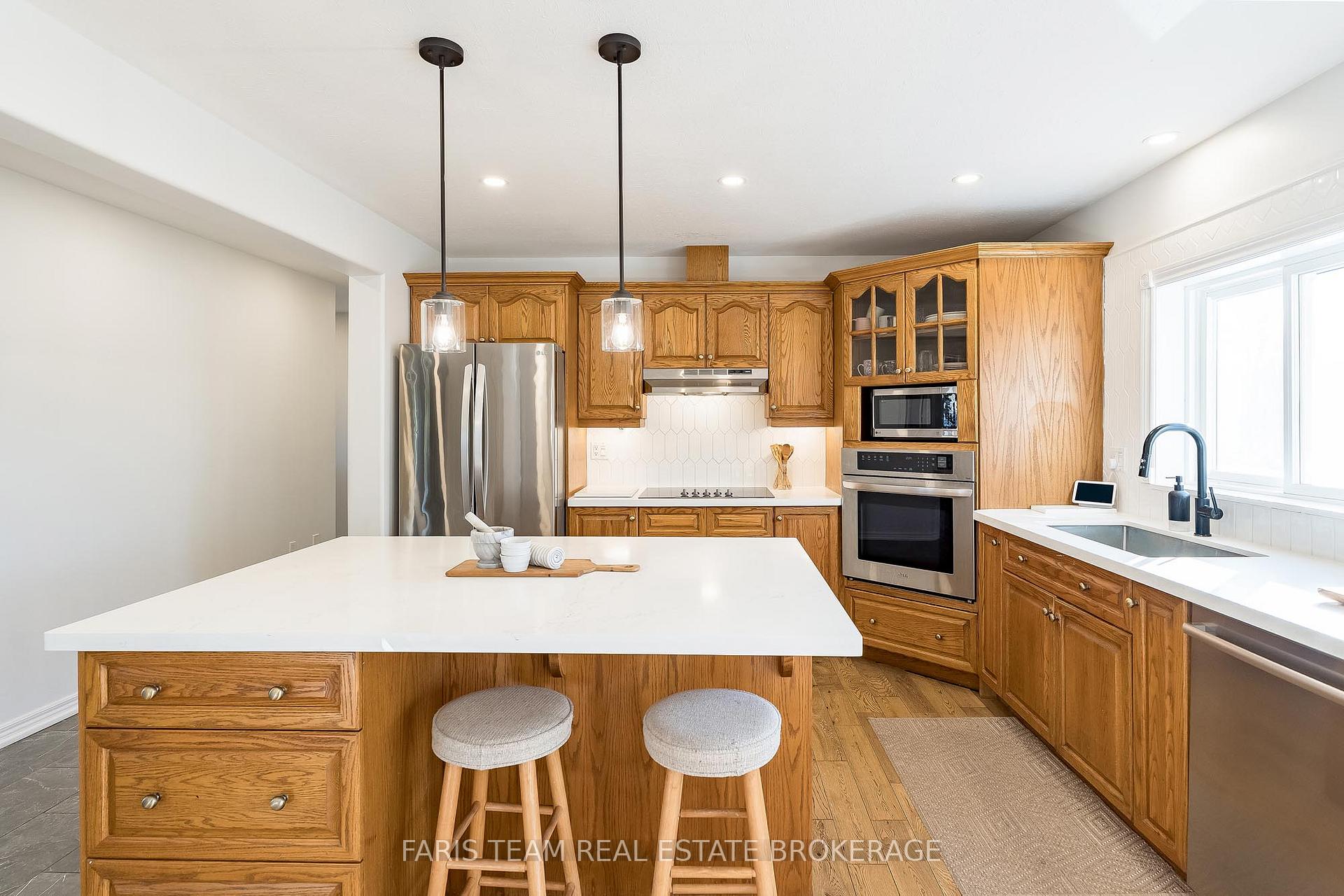 Photo 3 of 2040 Lea Road, Innisfil, Alcona — HOMEH