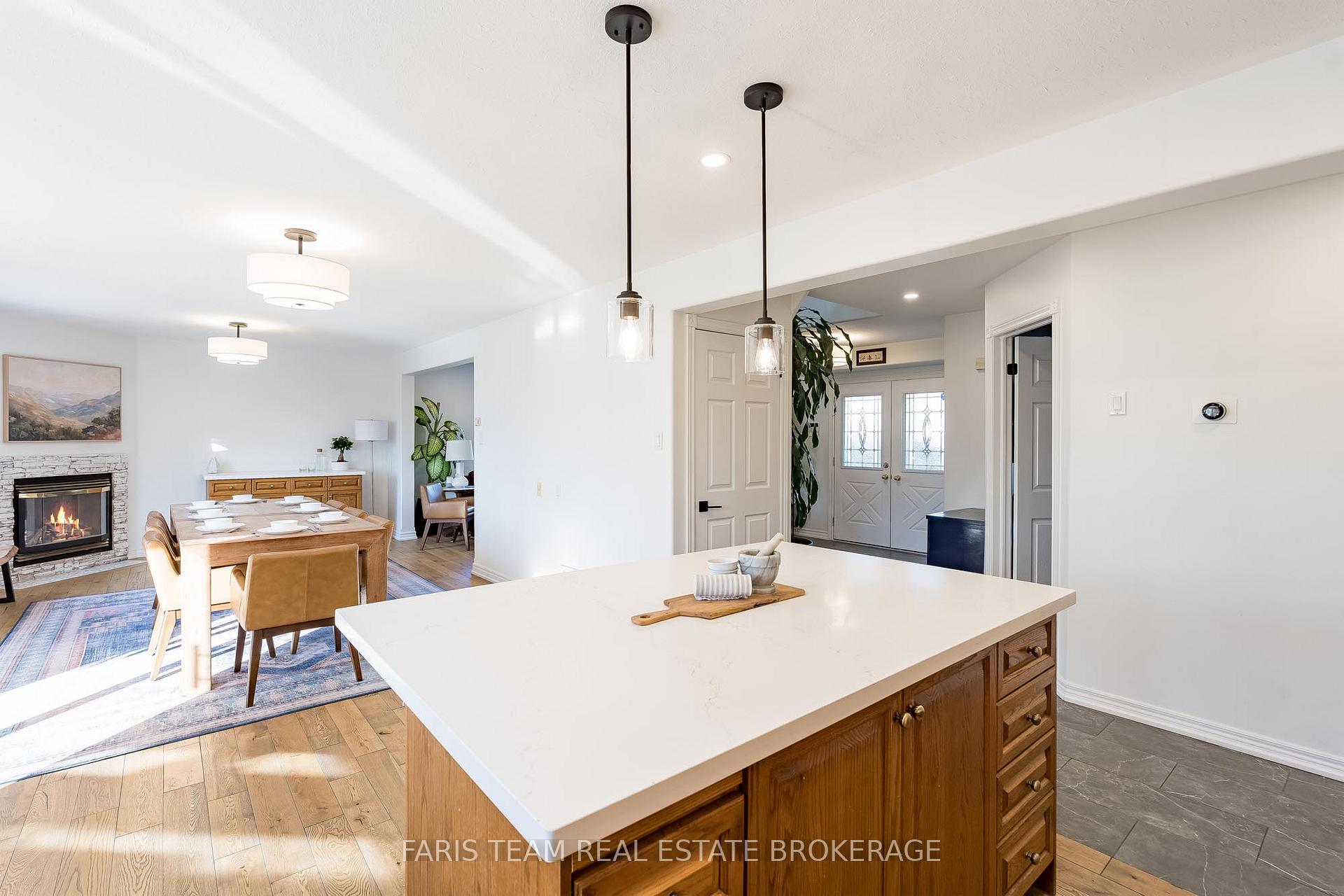 Photo 2 of 2040 Lea Road, Innisfil, Alcona — HOMEH