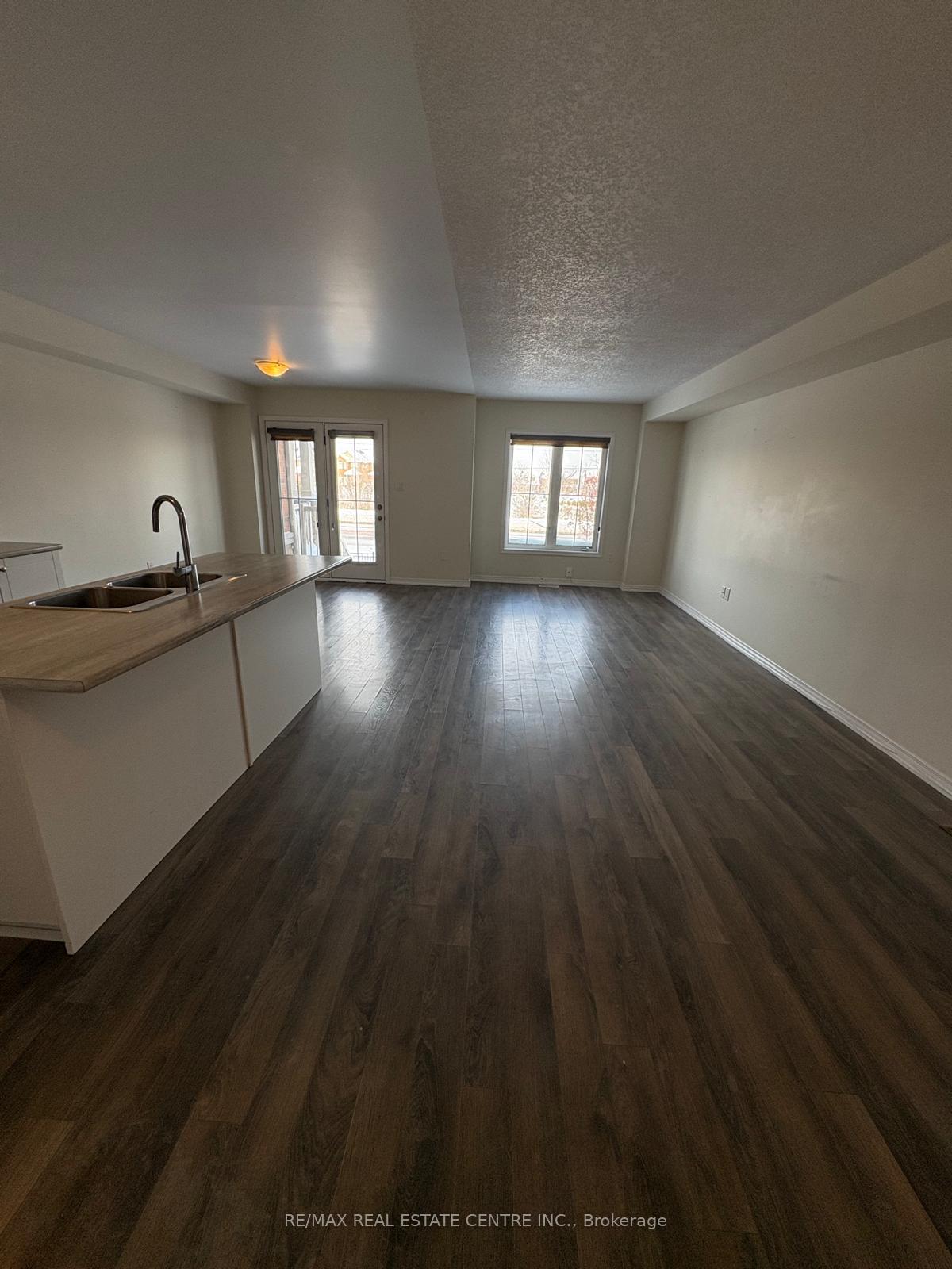 Photo 3 of 122 Golden Spring Drive, Brampton, Fletcher's Meadow — HOMEH