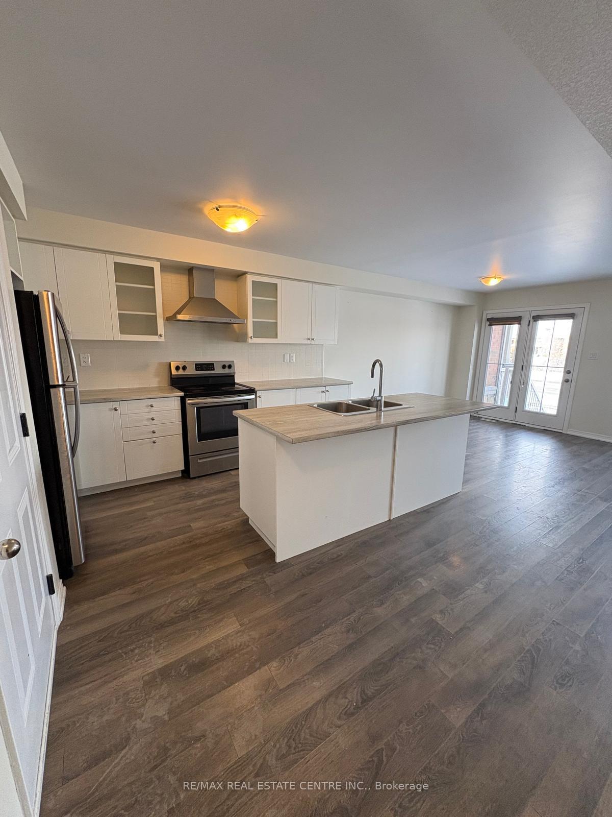 Photo 2 of 122 Golden Spring Drive, Brampton, Fletcher's Meadow — HOMEH
