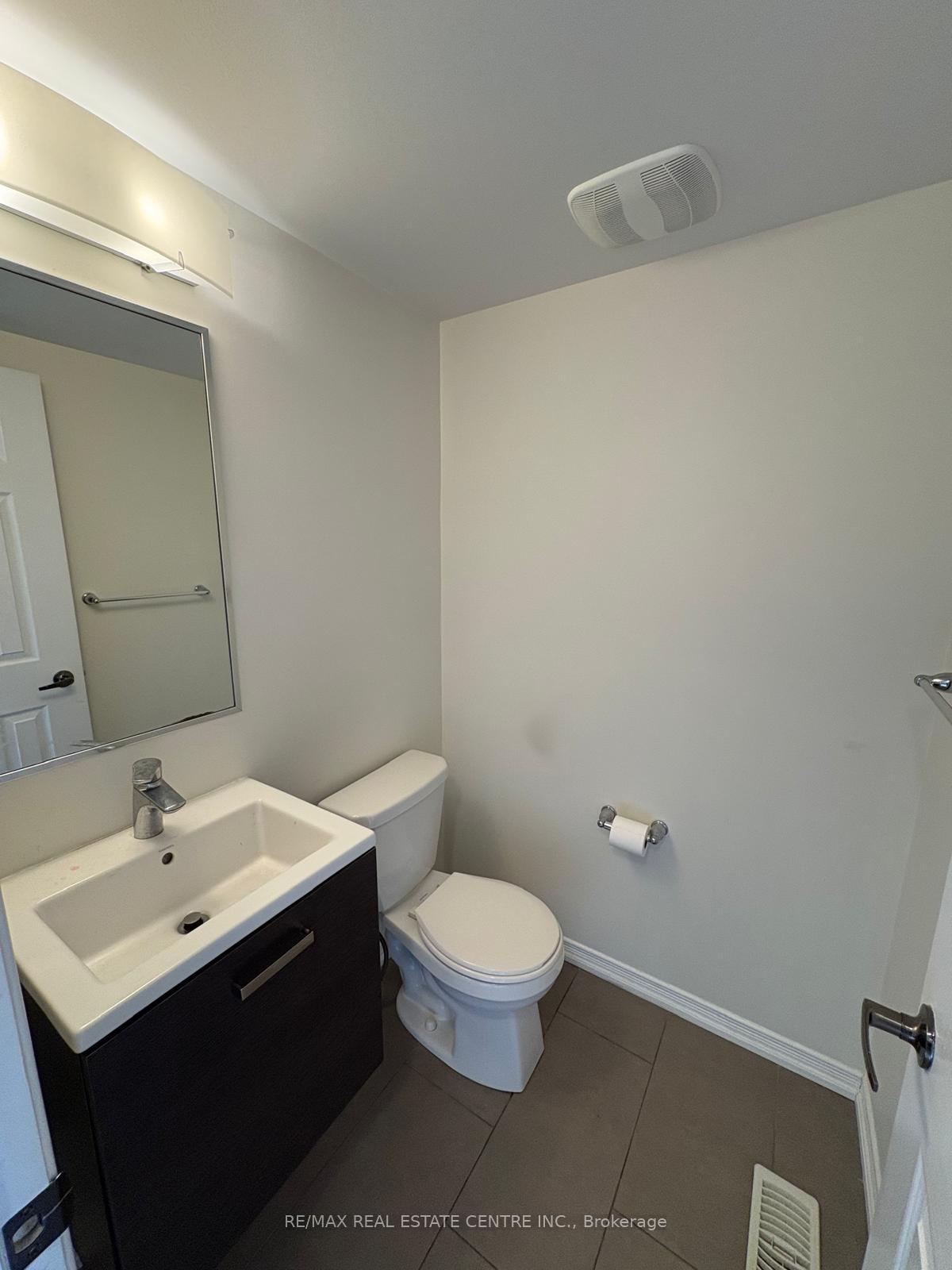 Photo 28 of 122 Golden Spring Drive, Brampton, Fletcher's Meadow — HOMEH