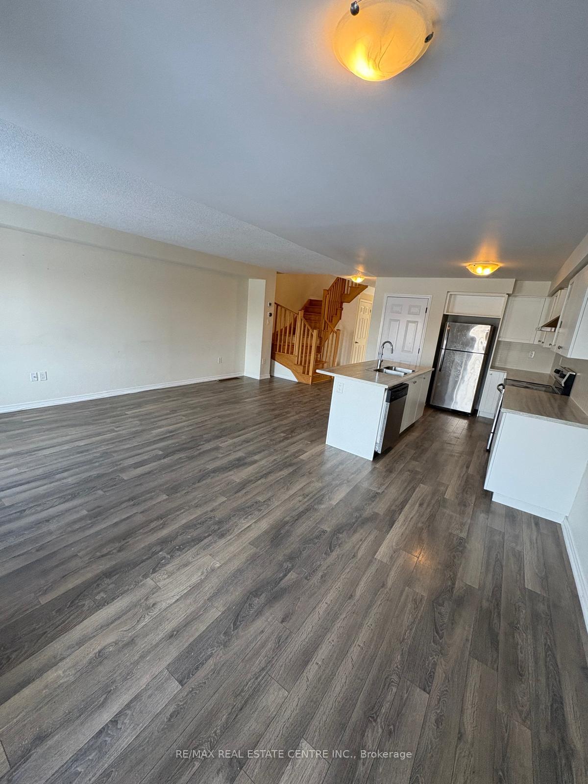 Photo 10 of 122 Golden Spring Drive, Brampton, Fletcher's Meadow — HOMEH