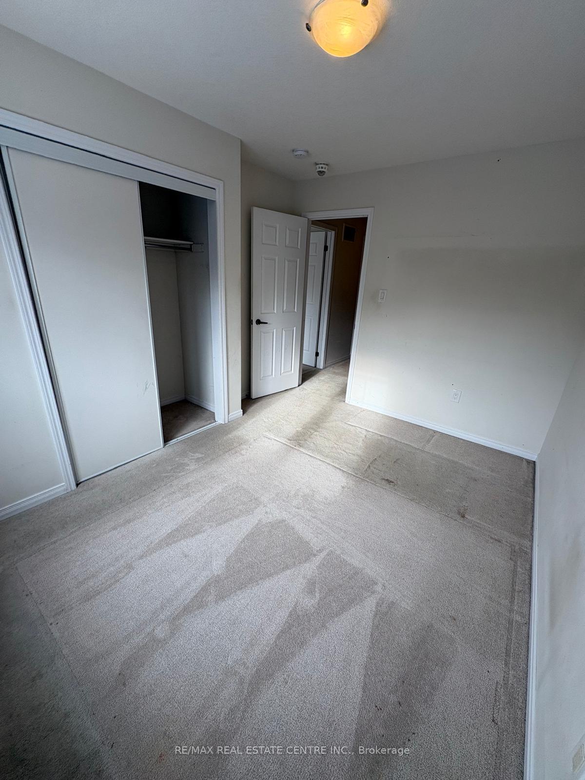 Photo 6 of 122 Golden Spring Drive, Brampton, Fletcher's Meadow — HOMEH