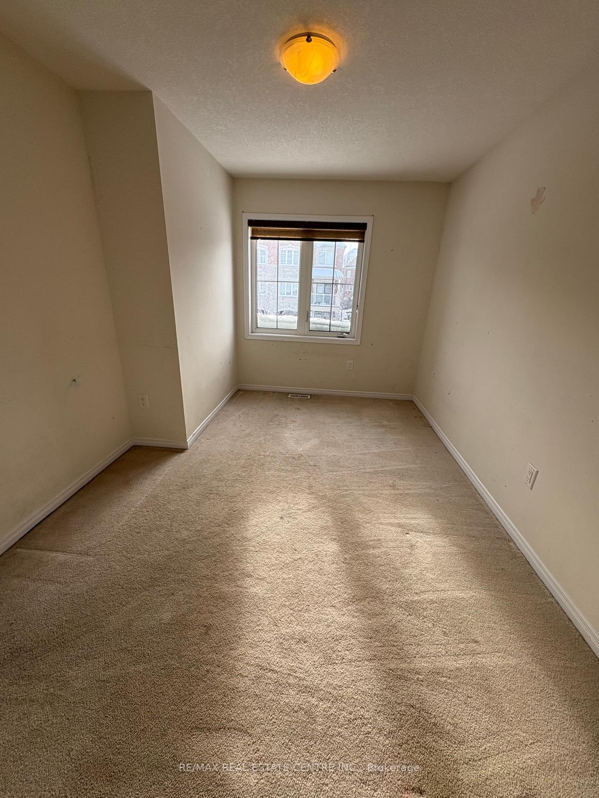 Photo 7 of 122 Golden Spring Drive, Brampton, Fletcher's Meadow — HOMEH