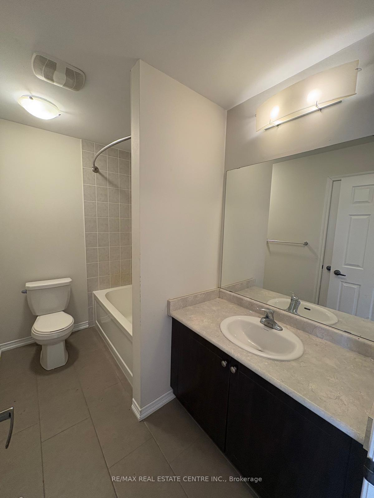 Photo 12 of 122 Golden Spring Drive, Brampton, Fletcher's Meadow — HOMEH