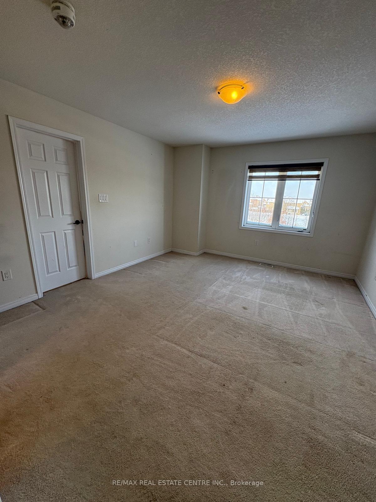 Photo 19 of 122 Golden Spring Drive, Brampton, Fletcher's Meadow — HOMEH
