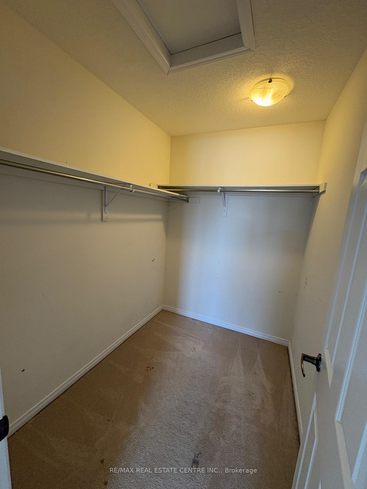 Photo 16 of 122 Golden Spring Drive, Brampton, Fletcher's Meadow — HOMEH