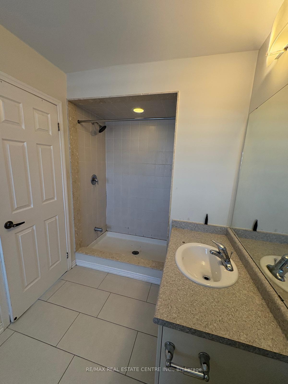 Photo 18 of 122 Golden Spring Drive, Brampton, Fletcher's Meadow — HOMEH