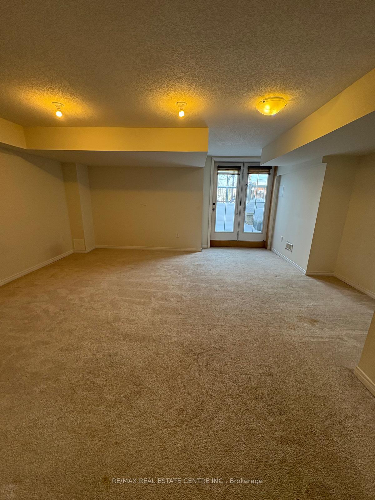 Photo 24 of 122 Golden Spring Drive, Brampton, Fletcher's Meadow — HOMEH