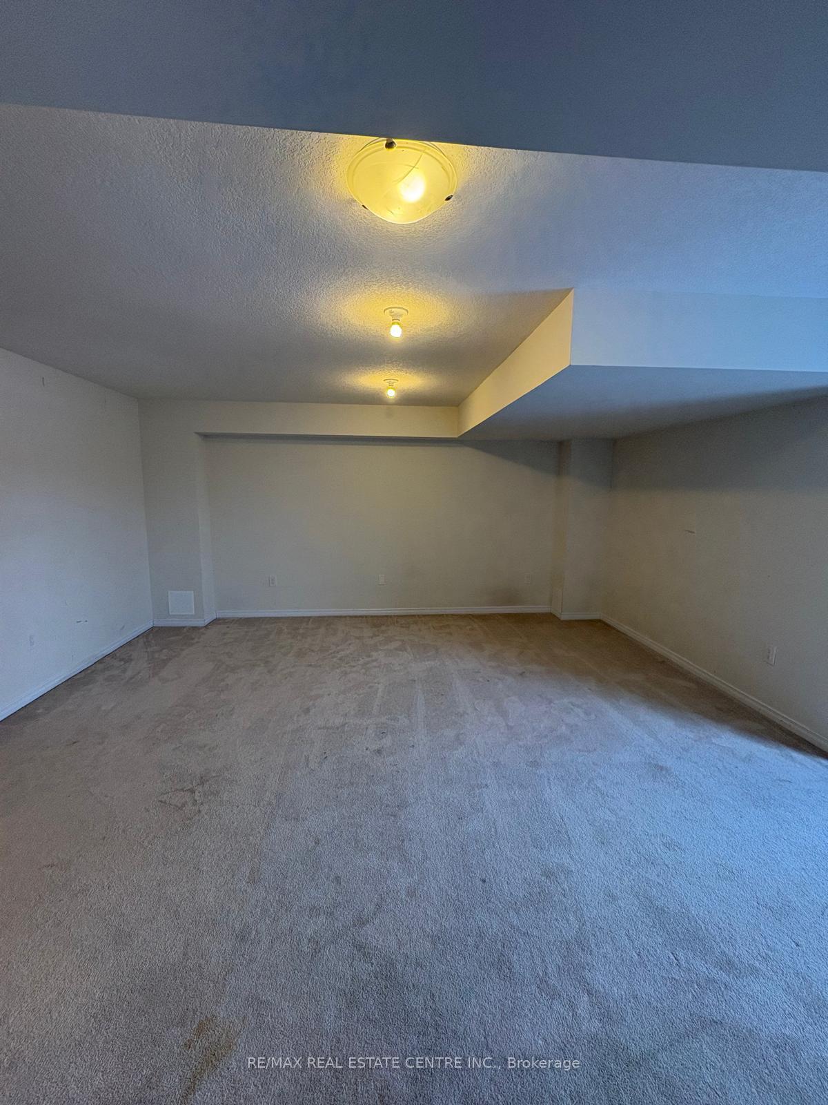 Photo 22 of 122 Golden Spring Drive, Brampton, Fletcher's Meadow — HOMEH