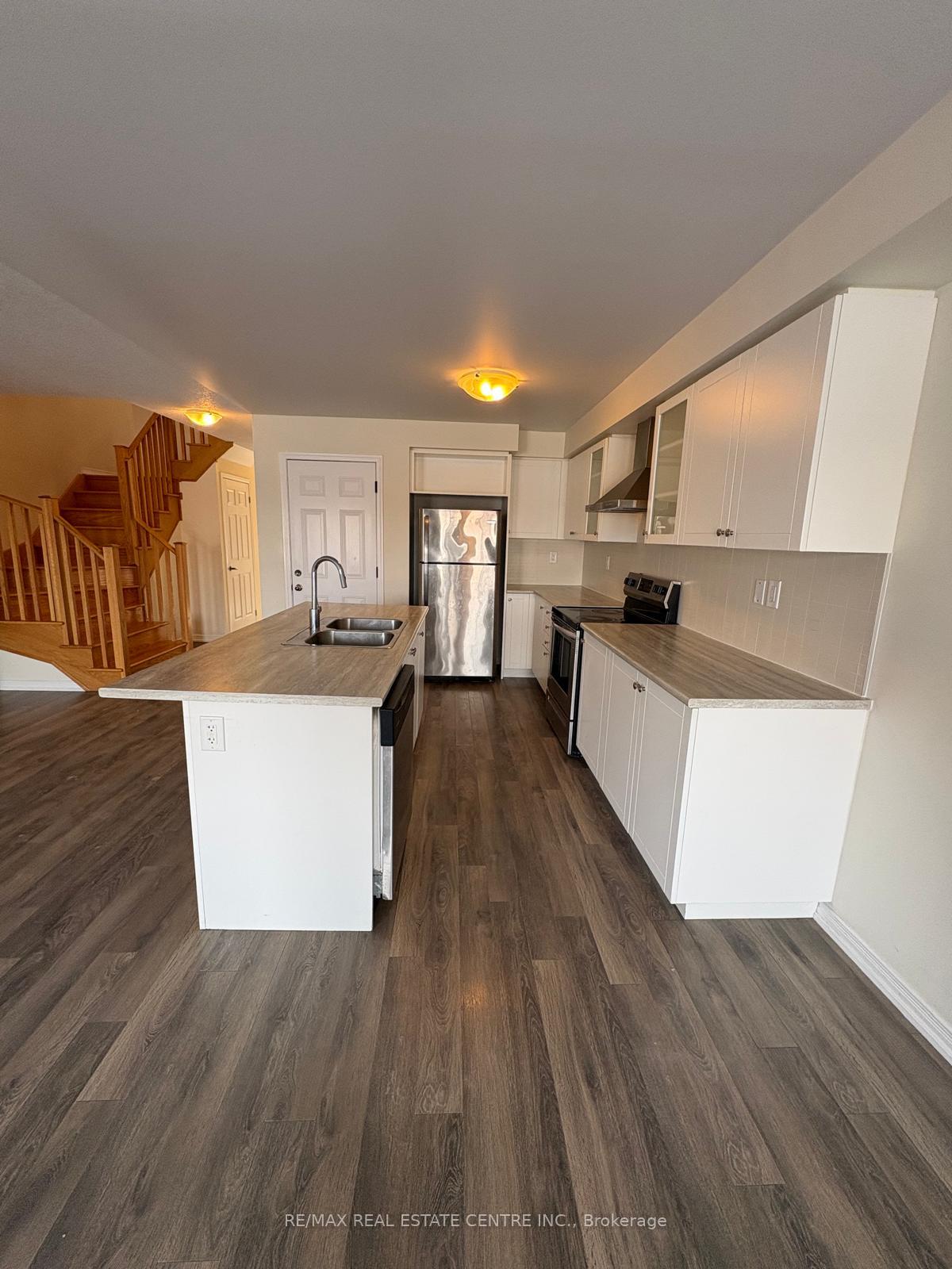 Photo 26 of 122 Golden Spring Drive, Brampton, Fletcher's Meadow — HOMEH