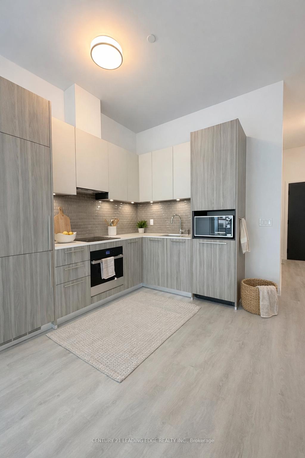 Photo 3 of Unit 501, 65 Broadway Avenue, Toronto, Mount Pleasant West — HOMEH