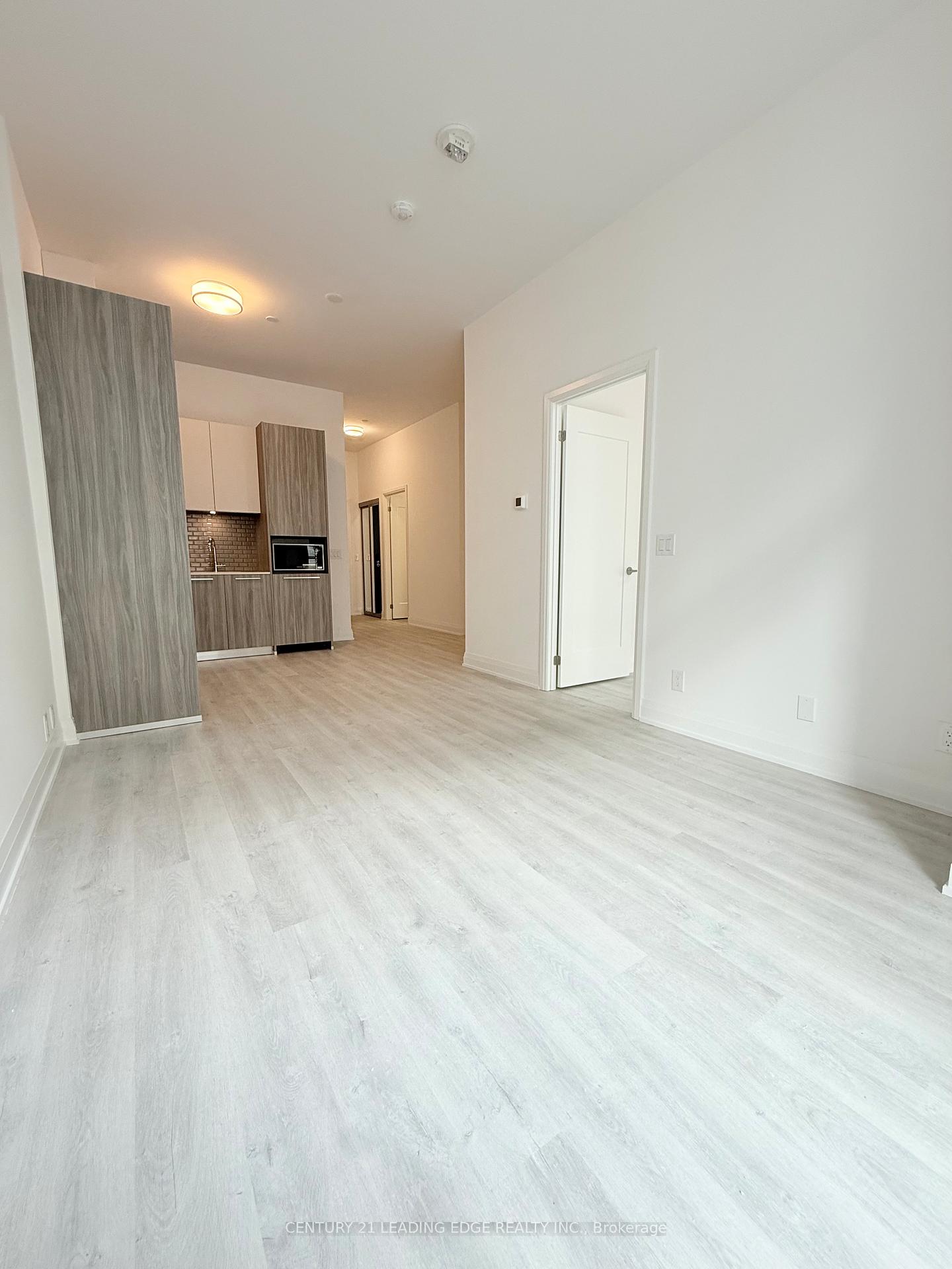 Photo 8 of Unit 501, 65 Broadway Avenue, Toronto, Mount Pleasant West — HOMEH