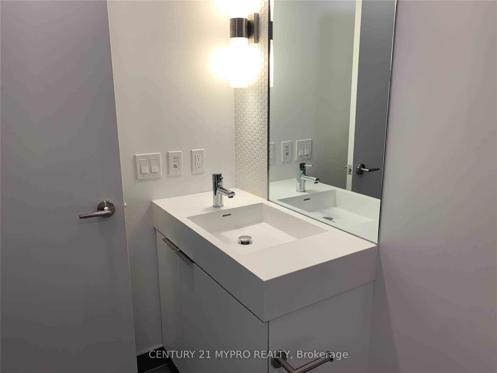 Photo 6 of Unit 1017, 33 Helendale Avenue, Toronto, Yonge-Eglinton — HOMEH