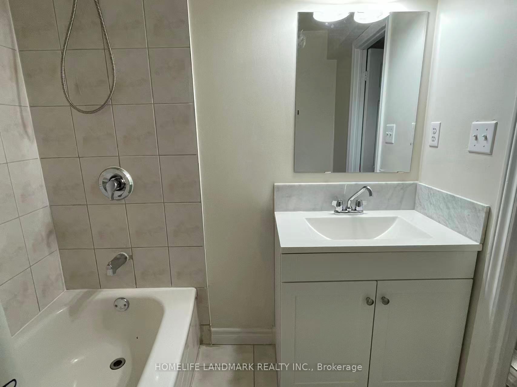 Photo 5 of 73 Ketchum Crescent, Markham, Middlefield — HOMEH
