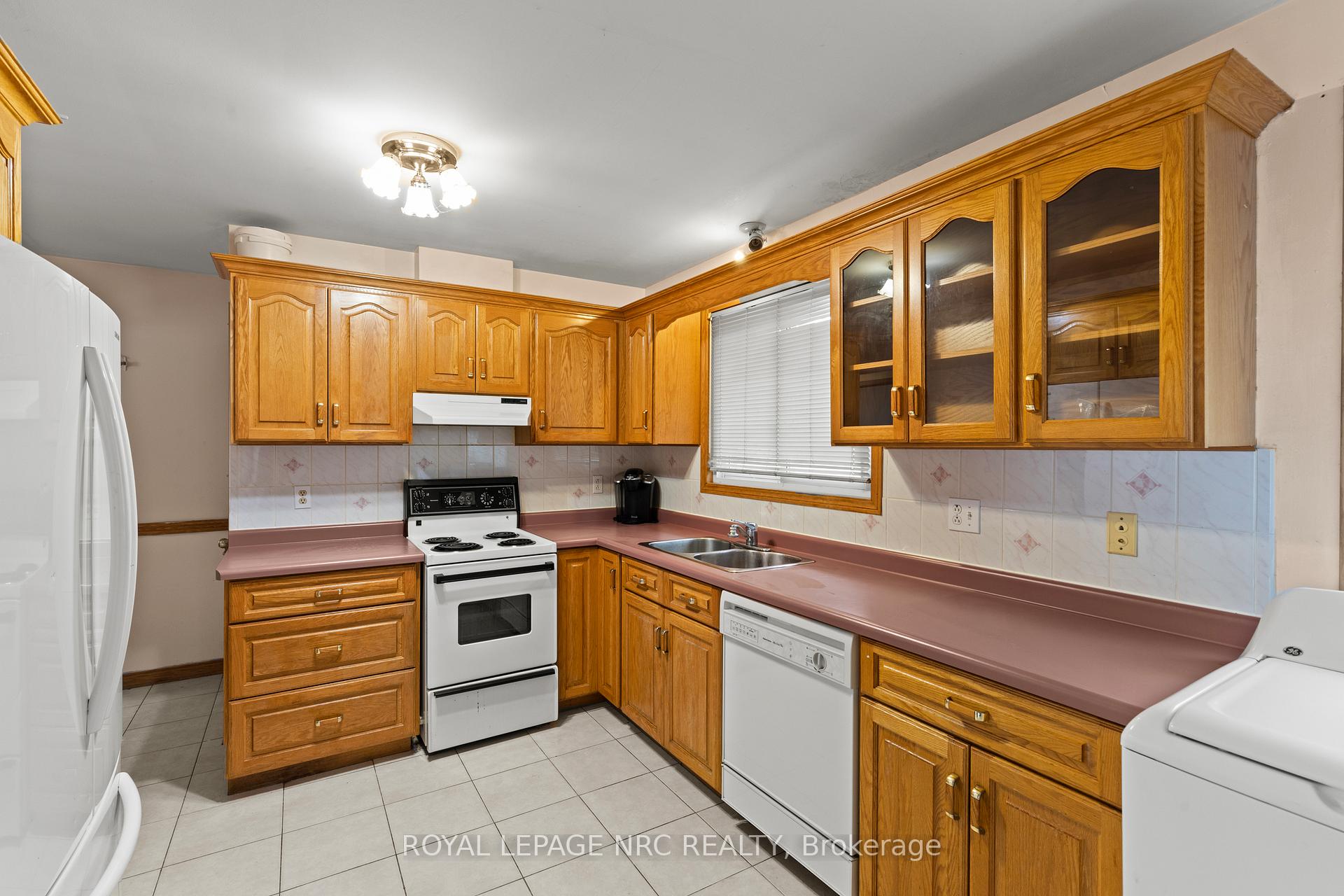 Photo 9 of Unit Main Floor, 16 Vanier Drive, Welland, Lincoln/Crowland — HOMEH