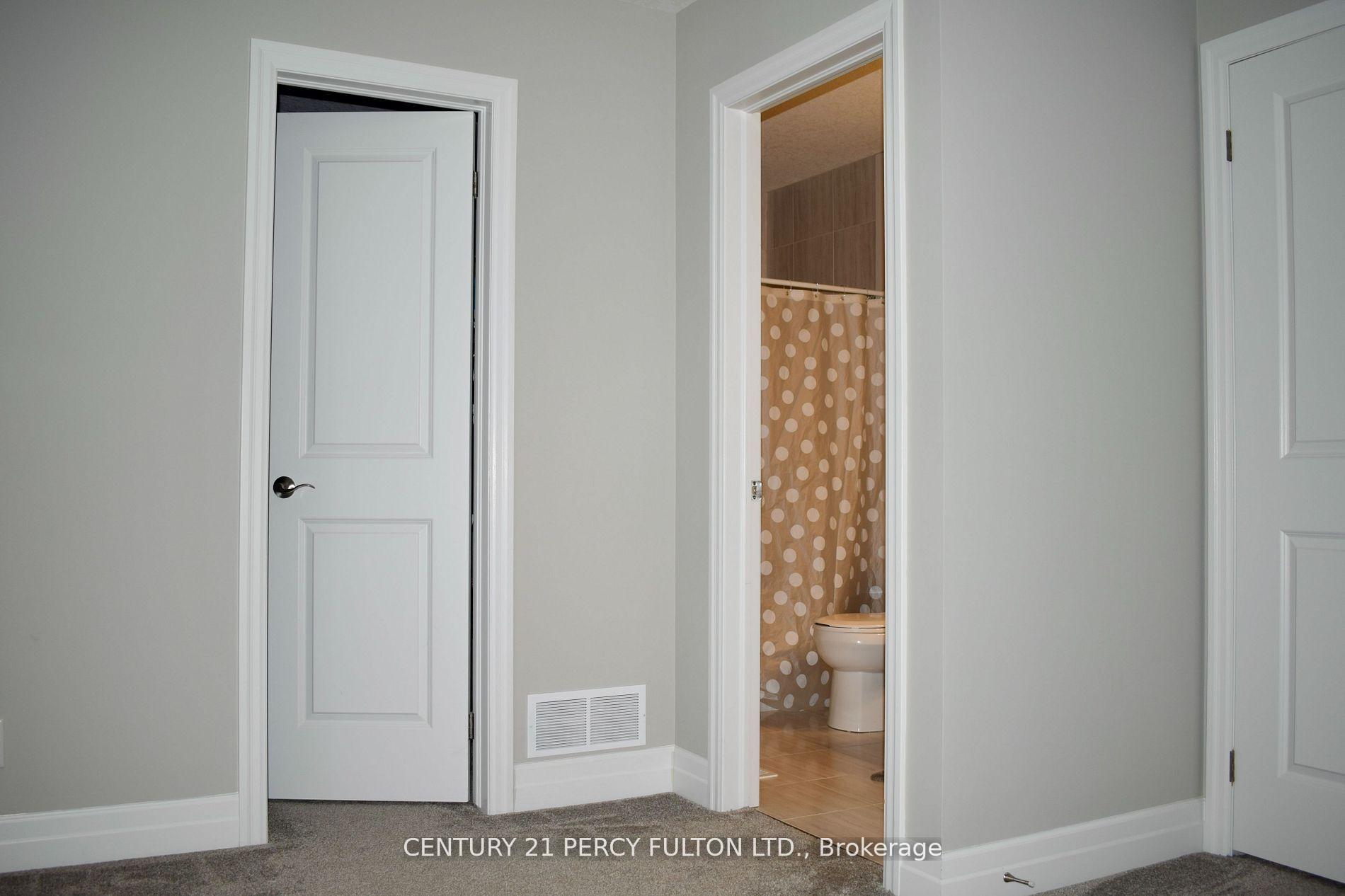 Photo 17 of 36 Robertson Drive, Stratford — HOMEH